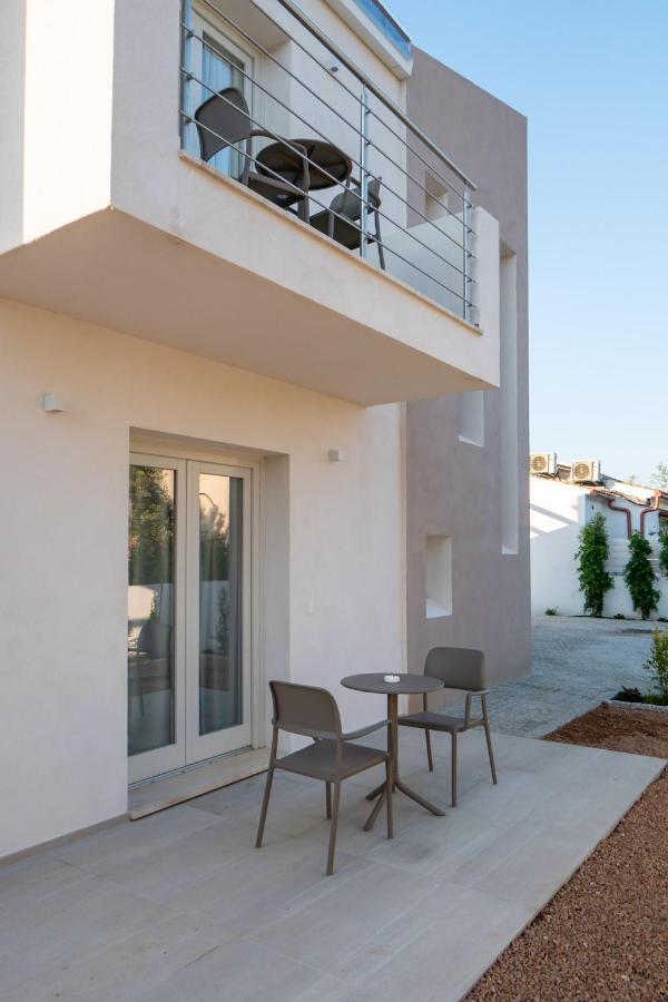 Villa Est San Teodoro  Bagian luar foto