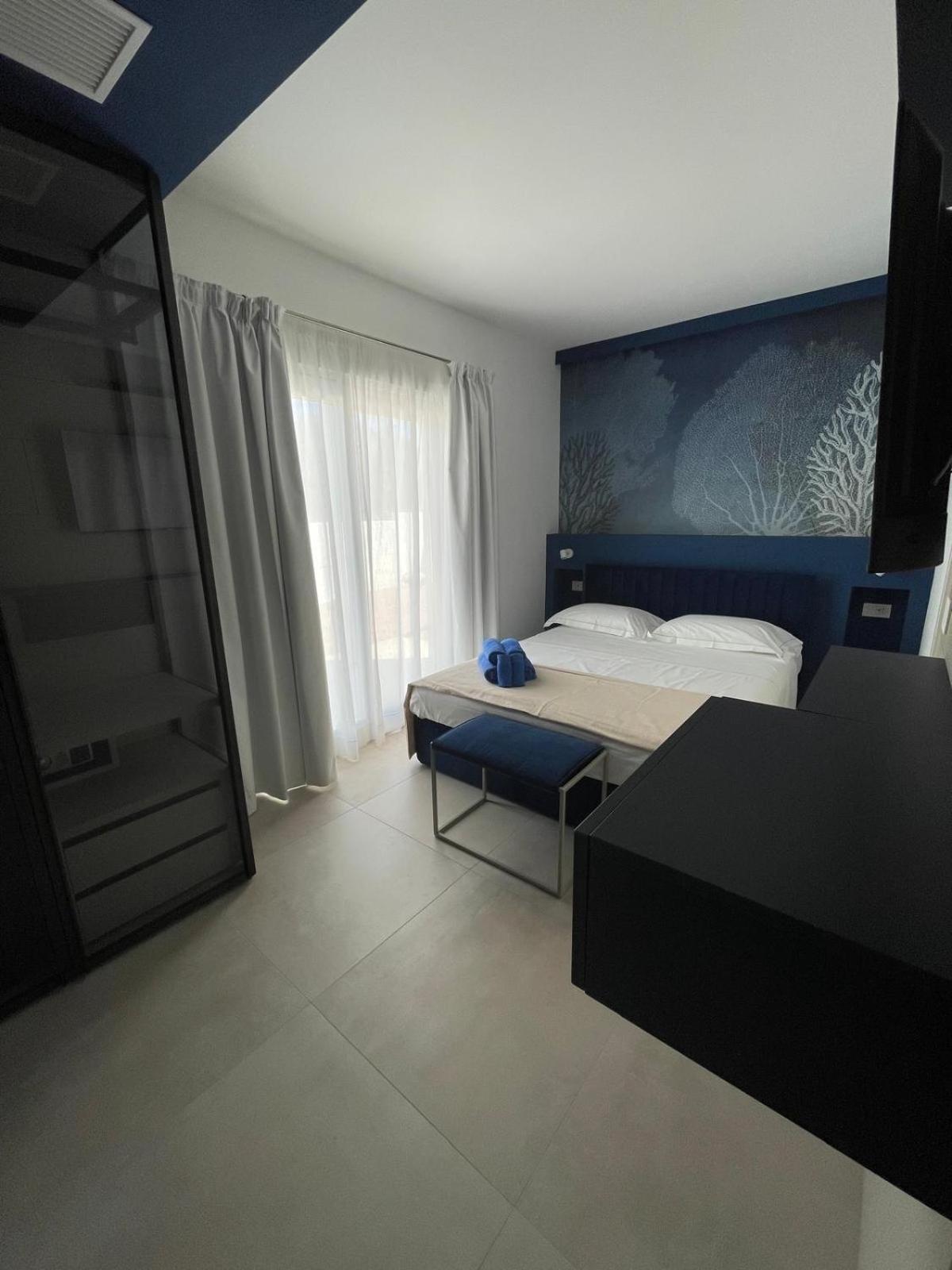 Villa Est San Teodoro  Bagian luar foto